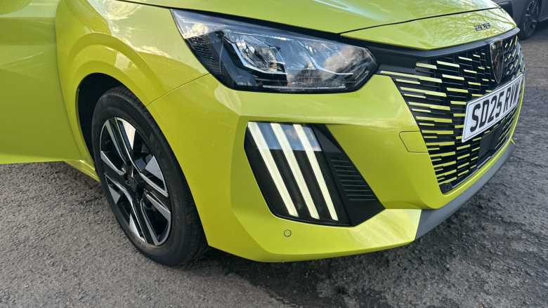 Peugeot 208 1.2 PureTech 100 Allure 5dr Petrol Hatchback